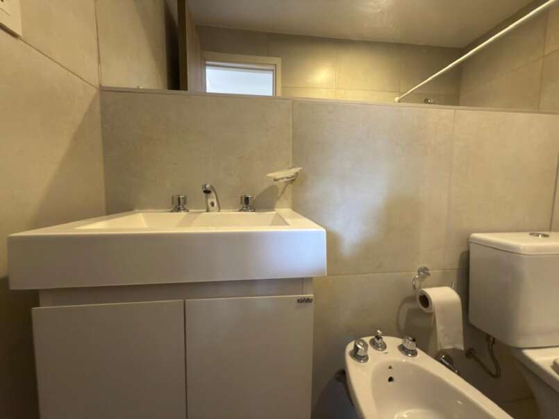 Cerrito 495 02 02
